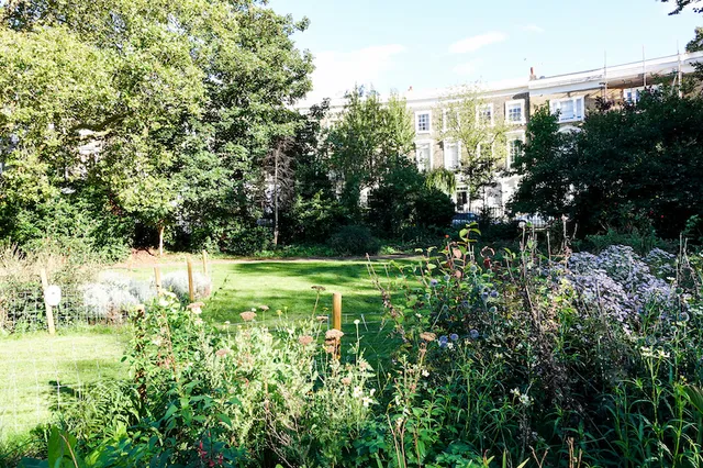 Thornhill Square garden