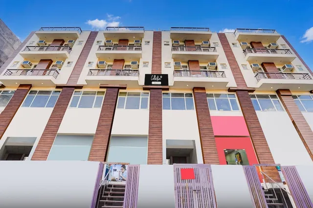 Super Collection O Sector 104 Noida