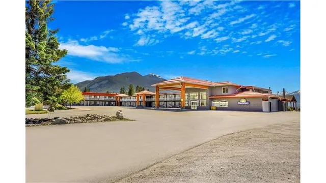 Days Inn by Wyndham Golden