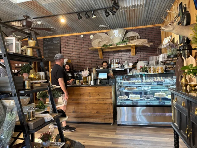 MANOLI COFFEE & BOUTIQUE