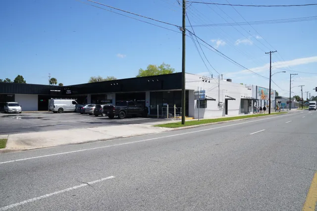 Marketplace at Manatee Springs