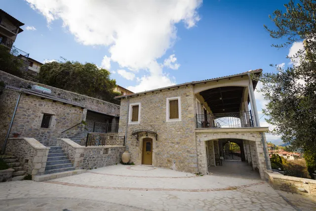 Arhontiko Gkintoni | Αρχοντικό Γκιντώνη | Ξενώνας Λεβίδι