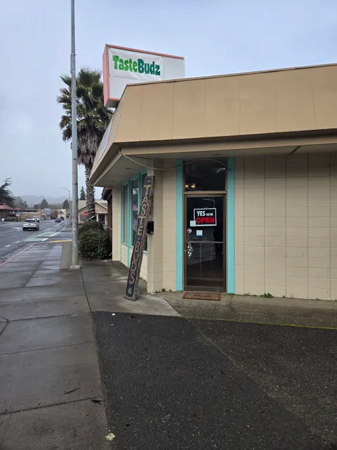 Tastebudz Cafe Drive Thru