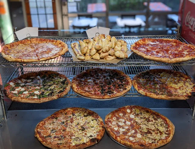 Sparky's Pizza: Portland - Brazee