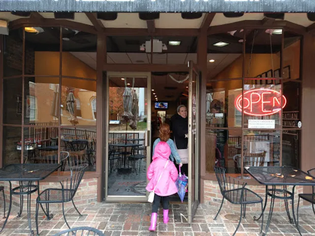 Roma Old Town Wood-Fired Pizzeria