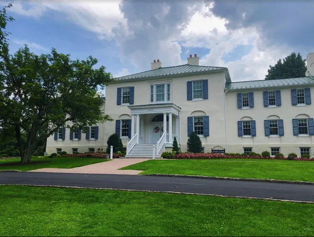 Historic Oakland Manor