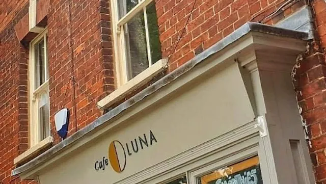 Cafe Luna