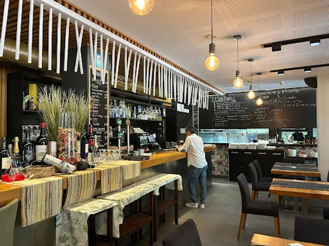 Restaurante Cuatro Hojas (by Juanjo Carabajal)