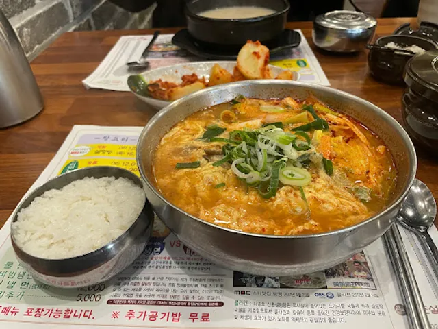 Sinchon Seolleongtang Daechi