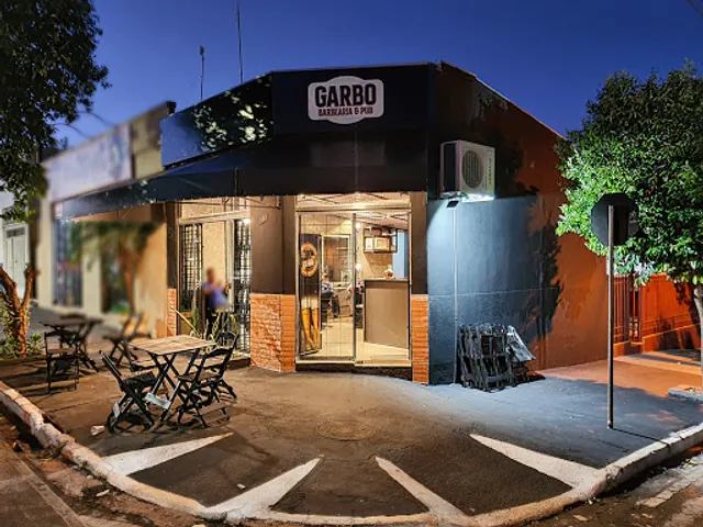 Garbo Barbearia e Pub.