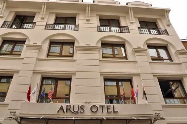 Arus Otel