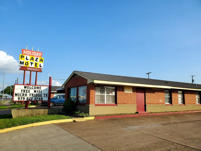 Holiday Plaza Motel