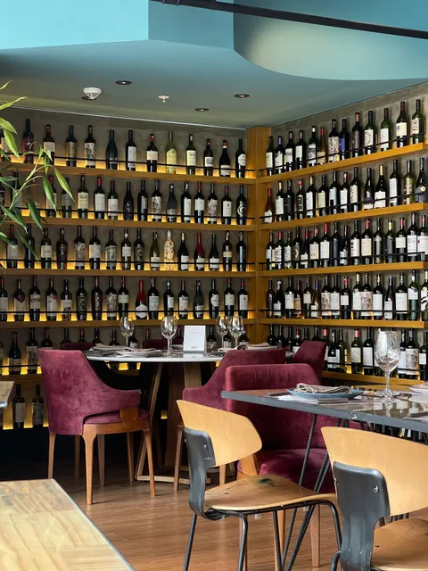 TINTO Carnes & Vinos