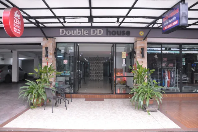 Double DD House @MRT Sutthisan