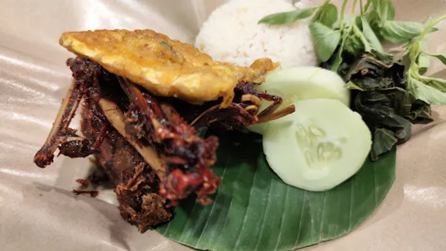 Safety Duck (Bebek Goreng H. Slamet)