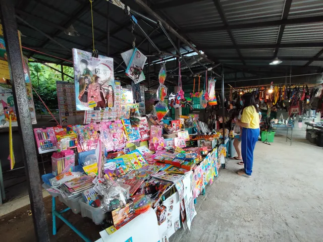 กาดนัดทองสมบูรณ์ สันคะยอม