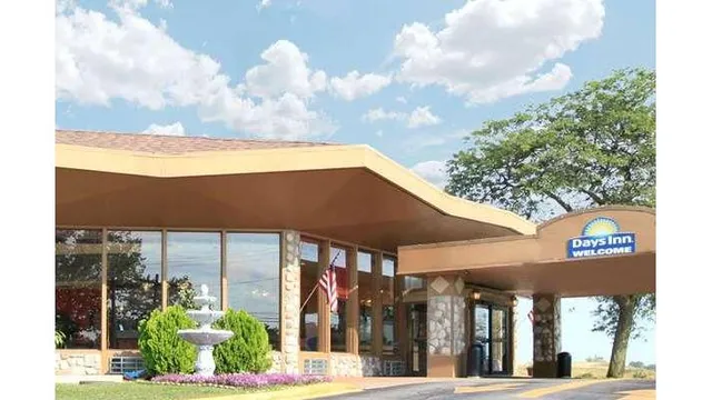 Days Inn by Wyndham Toledo