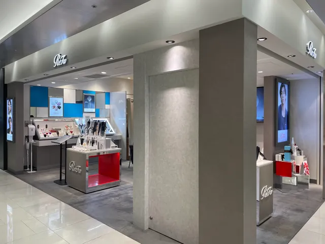 ReFa SHOP GINZA SIX
