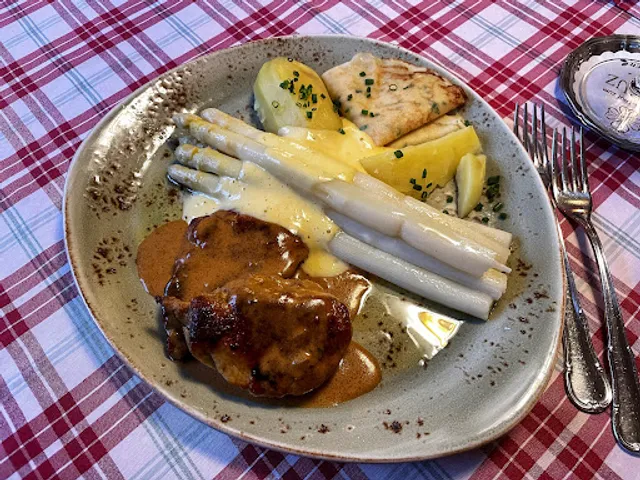 Melanie Maier Hotel - Gasthof Zum Kreuz