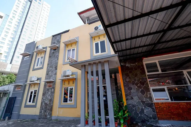 SUPER OYO 2209 Solo Point Guest House Syariah