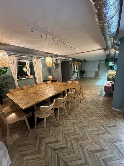 STOLIK W STOLIK Miejsce Spotkań Warszawa