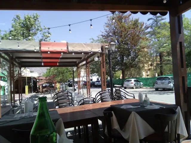 Chikan Pizzeria Cafe Bar