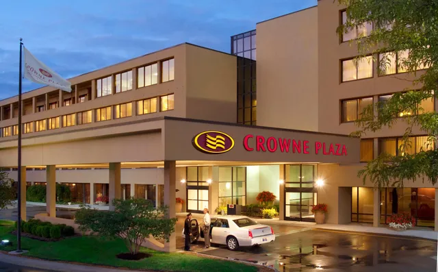 Crowne Plaza Indianapolis-Airport by IHG