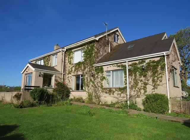 Drws-y-Coed Farm Guest House