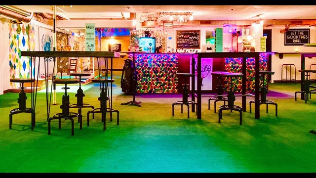 Rollers Mini-Golf Bar