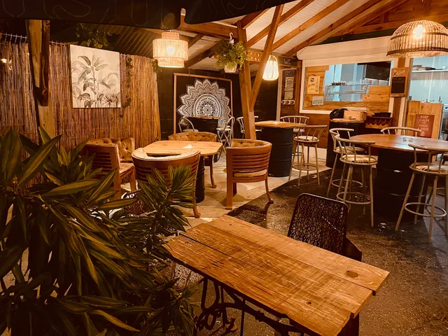 Vanar Tapas & Cocktails