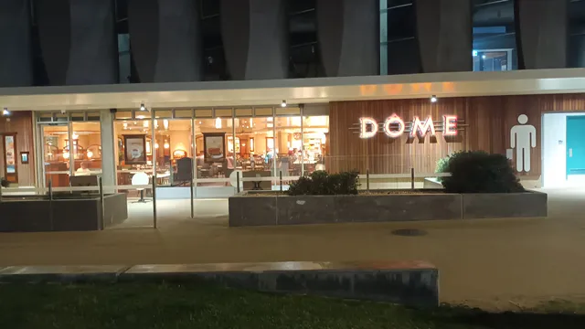 Dôme Café - Scarborough Beachfront
