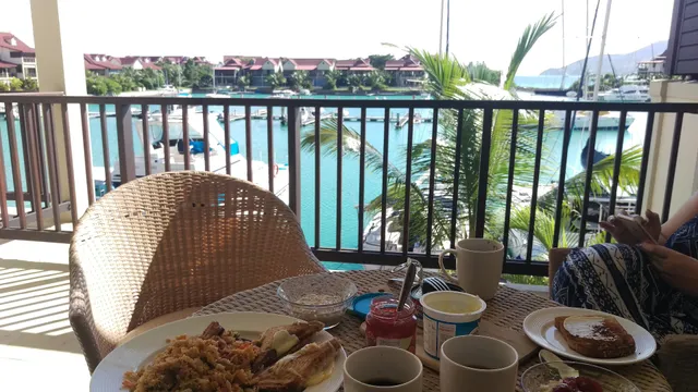 Bourgeois Bar & Lounge at Eden Bleu Hotel