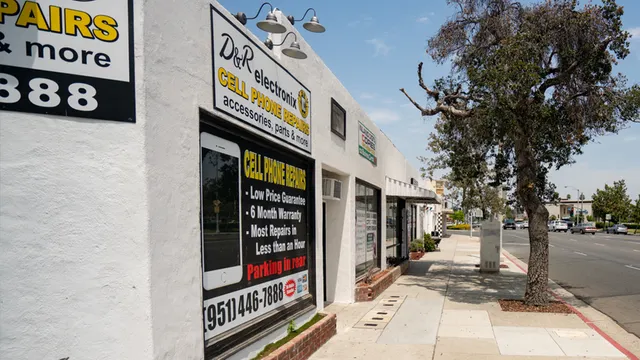 D & R Electronix Cell Phone Repairs iPhone Samsung - Riverside