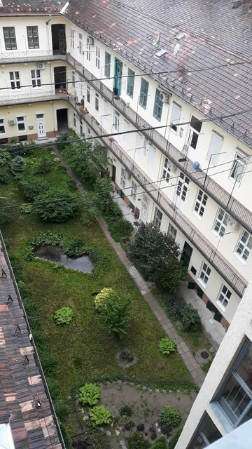 Broadway Center Rooftop View Apartment