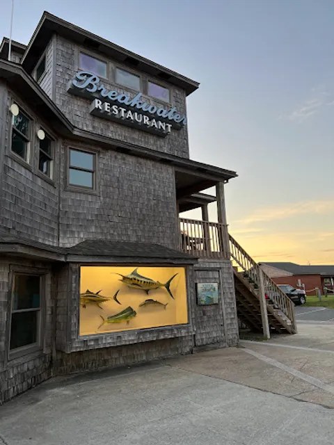Breakwater Restaurant/Waterfront Dining in Hatteras, NC