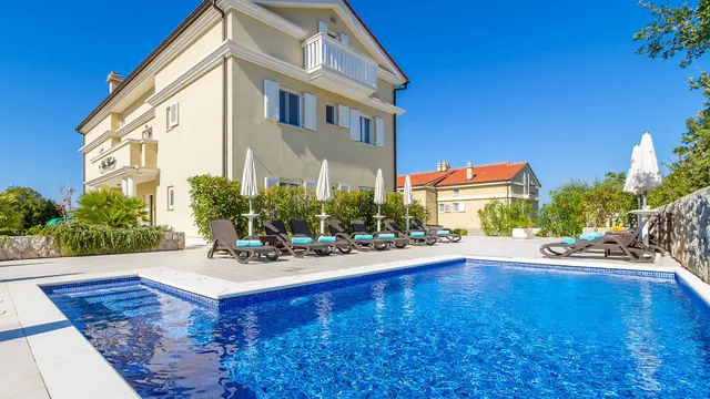 Luxury Apartments Villa Mande