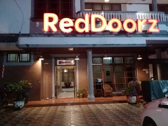 OYO 2777 Sleepover Sei Serayu