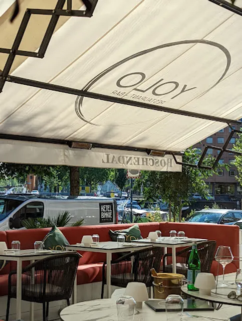 YOLO restaurant-bar
