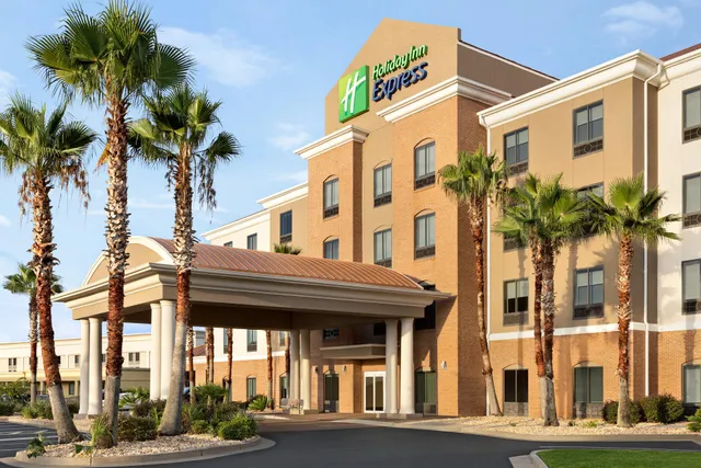 Holiday Inn Express & Suites Waycross by IHG