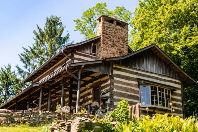 Ohio Log House Bed & Breakfast