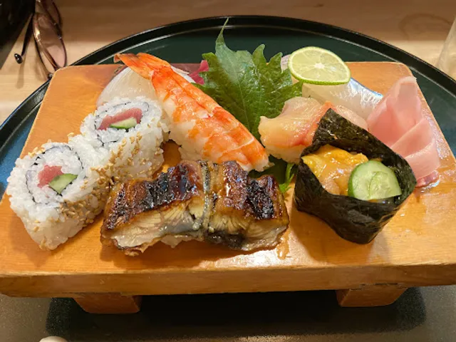 Nikaku Sushi