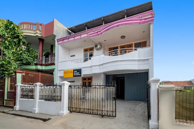 OYO Life 2412 Mandala Residence