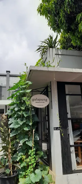 Galapung Bakehouse & Cafe