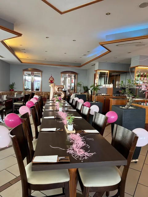 Young's Sushi Asia kitchen