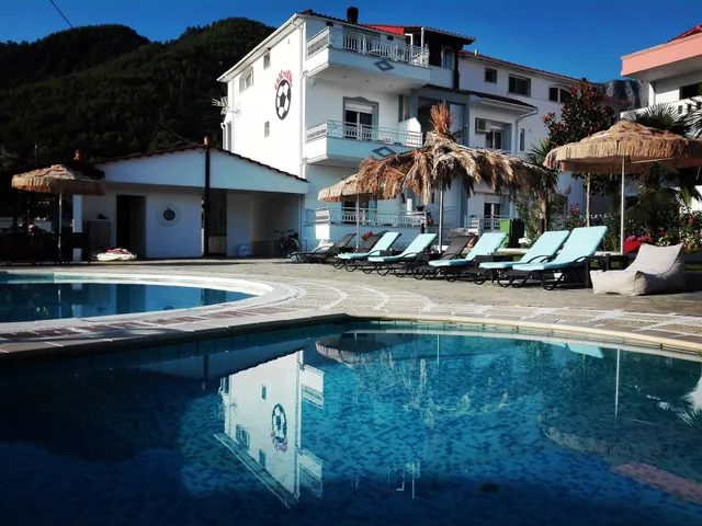 Erics Apartment and Studios