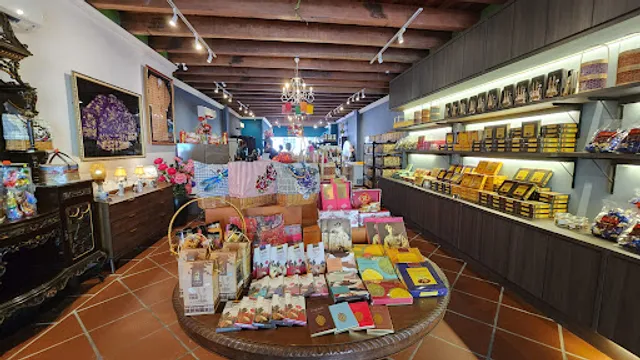 Kafeteria Dan Hotel Eng Loh