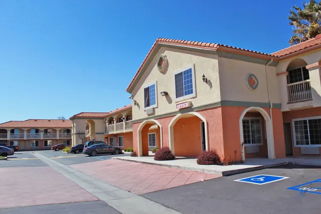 Crystal Inn Suites & Spas LAX