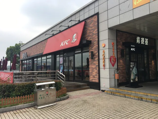 （Sutong Bridge Service Area） Supermarket