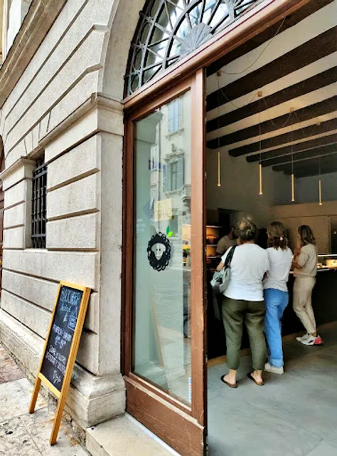 Black Sheep Raw • Vegan Lab & Bistrot