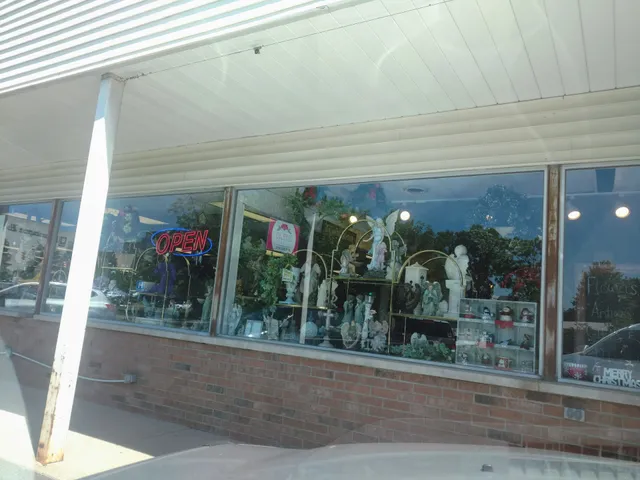 Mary M's Walnut House Flowers and Gifts